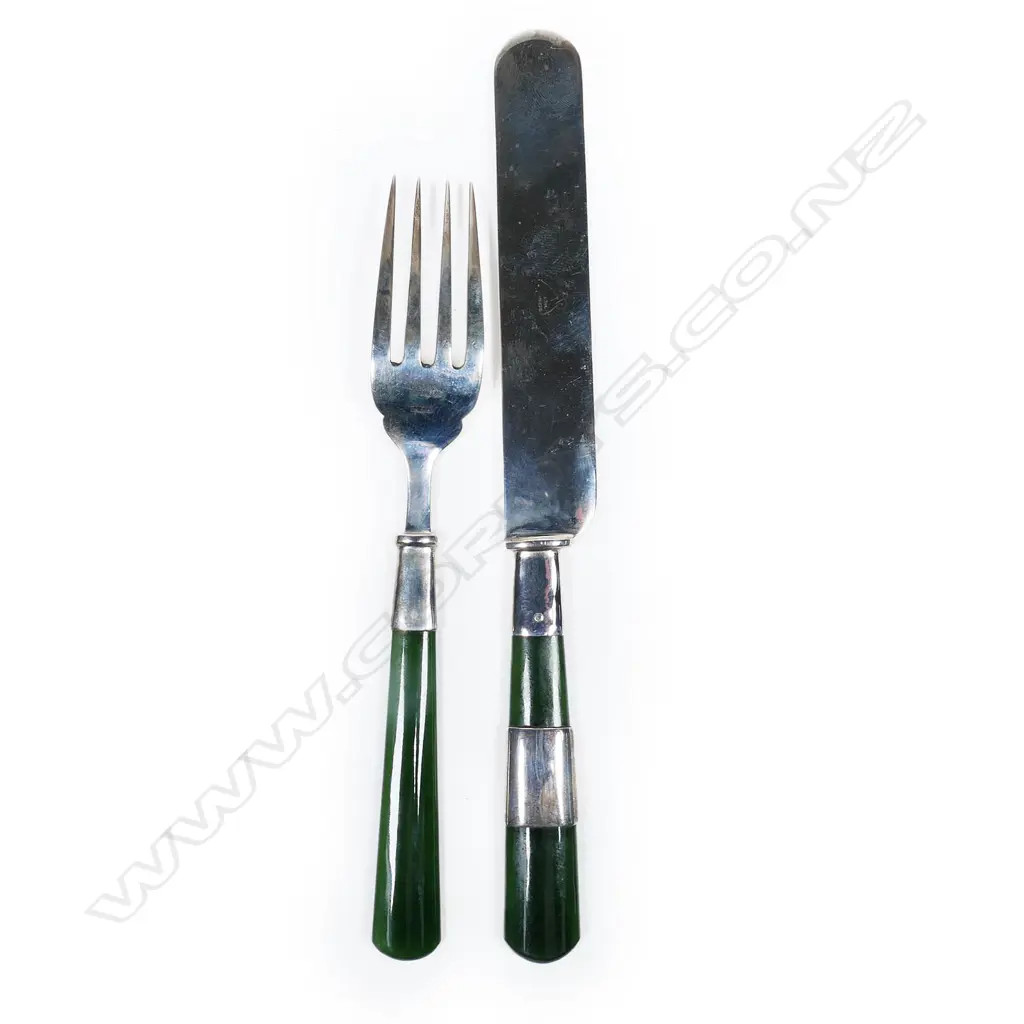 Joseph Swindell & Sons (Christchurch) cased greenstone and silver fish set, Image 1++